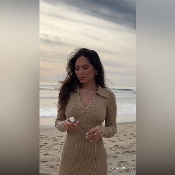 Avery Maxi Dress in Tan
Weekend Stories - Picture 4 of 4